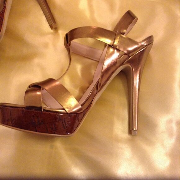 Colin Stuart Gold Platform Ankle Strap Sandal - Picture 4 of 6